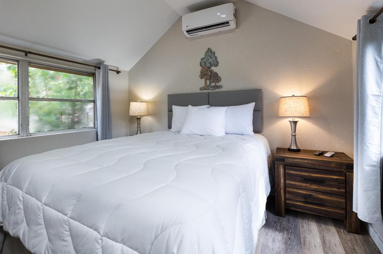 Idlewild Lodge And Rv Park Lake Panasoffkee Екстериор снимка
